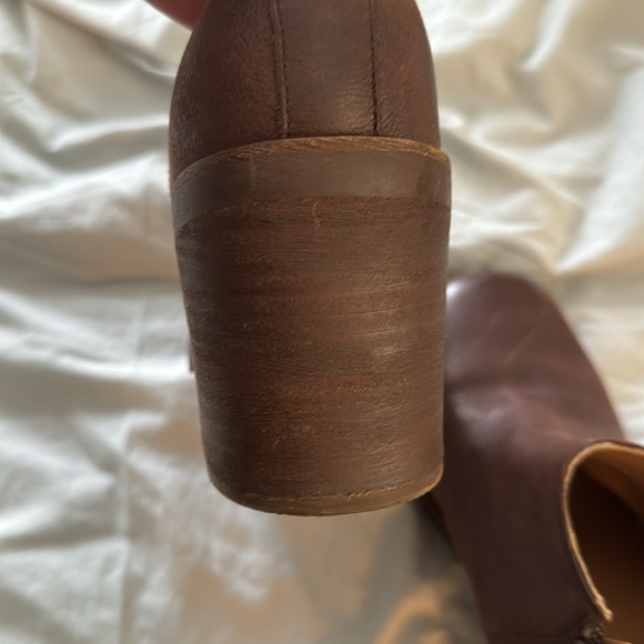 Crown Vintage short boots. Brown leather. Chunky Heel. 8.5 Almost New. - Picture 9 of 12